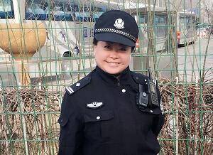 北京最美警察柴静公益之旅 你是父母我是兵