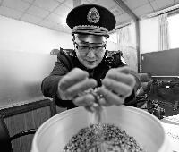 劣质假牙工厂车间被查封 医疗器械突击检查全市展开