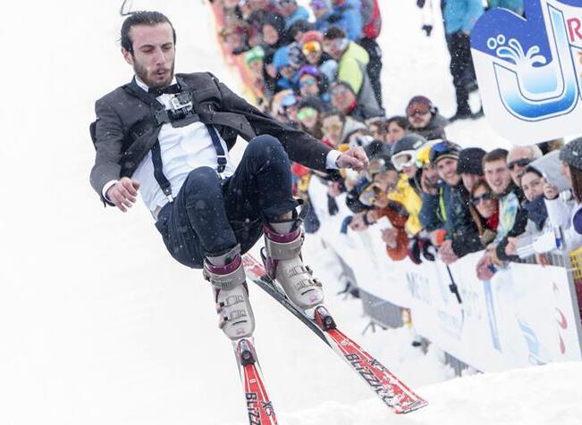 格鲁吉亚&ldquo;冰池跳水&rdquo;激情四射