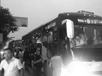 燕郊大城市病困局:一分多钟一辆班车仍供不应求