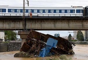 厄尔尼诺持续 南方暴雨成灾