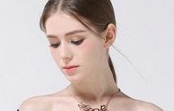 赫本的小黑裙配珠宝美翻办公室