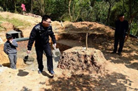 福建墓葬乱象调查 大建豪华墓活人墓陋习难改