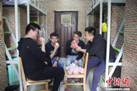 武汉一高校购万余斤苹果 奖励&ldquo;文明寝室&rdquo;学生