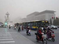 北京今起十条大街禁行电动自行车 警方先期劝离