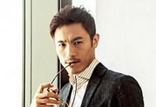 耿乐时尚大片曝光 帅气大叔春色撩人