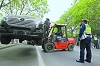 北京150条严管大街&ldquo;违停必拖&rdquo; 警方出动叉车