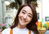 姜尘曝光最新街拍LOOK 冰淇淋演绎欧式俏皮