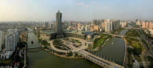 &ldquo;问不倒&rdquo;的讲解员 用声音传播西湖文化