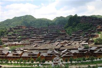 黄平多管齐下维护建筑市场健康安全