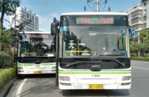 天津两公交车斗气当街互撞 乘客摔倒受伤