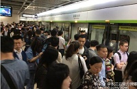 武汉地铁疑似爆炸声 大量乘客滞留