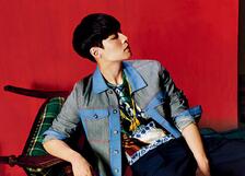 张艺兴文艺复古登封面 温暖先生开启霸屏模式