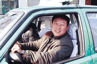 的哥遭后座乘客割喉 歹徒要命不要钱