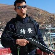 无语 男子特警支队门前实施抢劫 被撂翻