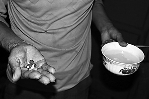 农民被误诊艾滋病10年&ldquo;生如死囚&rdquo; 妻离子散