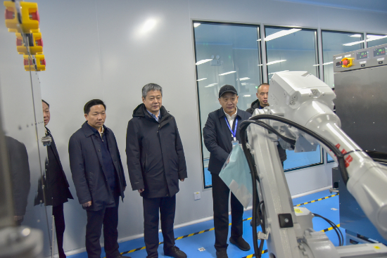 商海逐光 反哺桑梓 - 记全国劳动模范、亮国科技集团董事长唐顺初