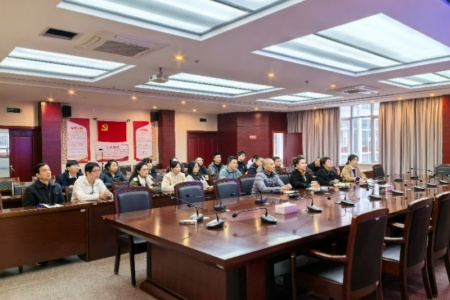 榜样力量激荡人心 龙州工业园区党员干部观看《榜样10》凝聚奋进动能