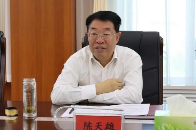 甘肃高院原副院长陈天雄投案，司法系统反腐深入