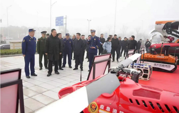 湖南省委副书记、岳阳市委书记谢卫江观摩高层建筑灭火演练：以实战砺精兵 筑牢城市安全&ldquo;防火墙&rdquo;