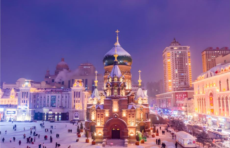 冰雪哈尔滨春节热度飙升 传统文化混搭国际风情圈粉全球