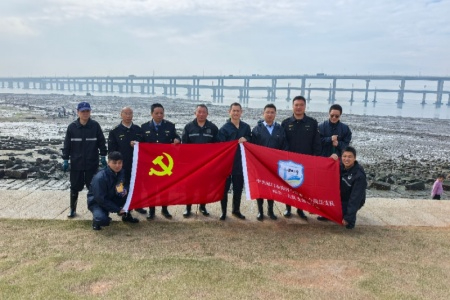 厦门海洋执法二大队：党建引领执法 清理违规网具守护碧海银滩