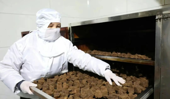 汨罗长乐古镇：卤腊飘香年味浓，特色年货迎客来