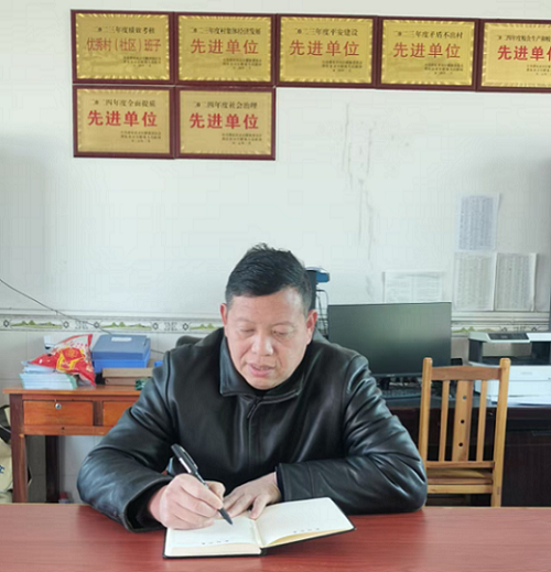 初心扎根乡土 实干擘画振兴 - 记邵东市花园村支书刘寿林