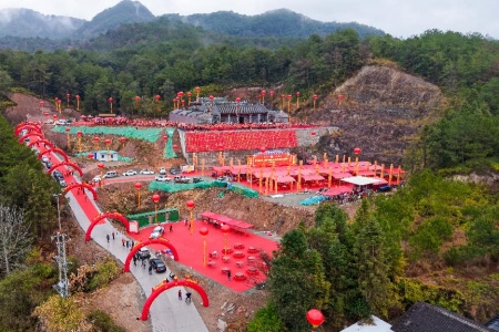 千名海内外张化孙后裔祖地聚首 总祠重光续文脉 宗亲同心话发展