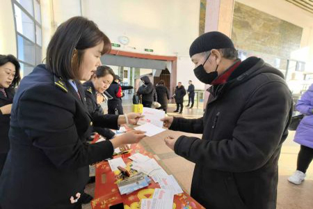 齐齐哈尔站春运首日活动温暖万千归家人