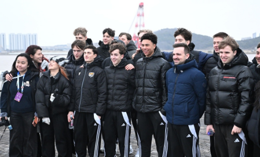 感受渔港文化魅力！中外学生球员打卡沈家门！