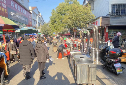 湖南攸县集中整治市容环境 保障春节前道路畅通与经营秩序