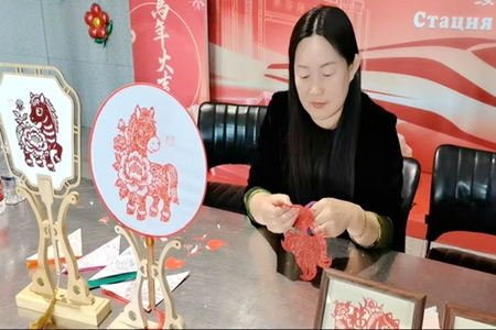 新春走基层 | 周兆艳：一把剪刀传非遗 边城匠心架桥梁