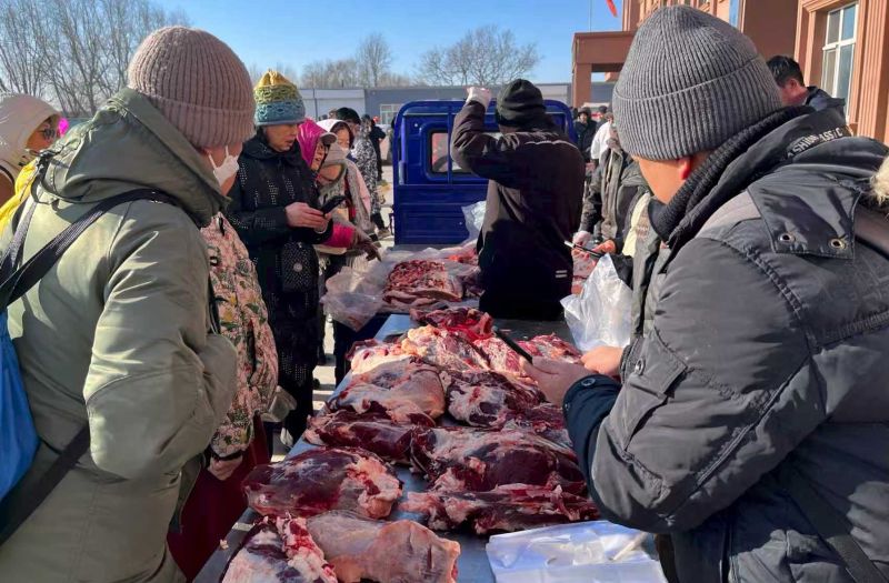 新春走基层 | 梅里斯大八旗村迎今春首个旅游团
