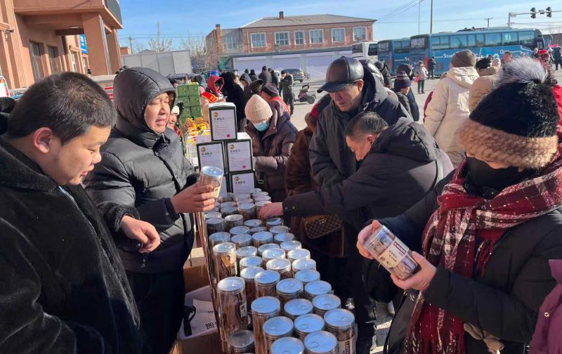 新春走基层 | 梅里斯大八旗村迎今春首个旅游团