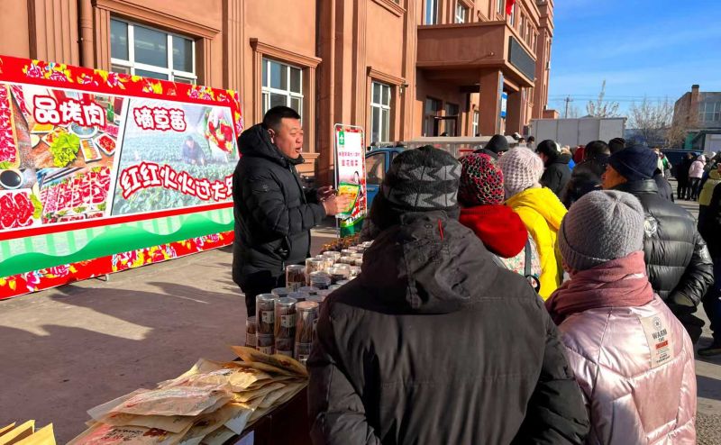 新春走基层 | 梅里斯大八旗村迎今春首个旅游团