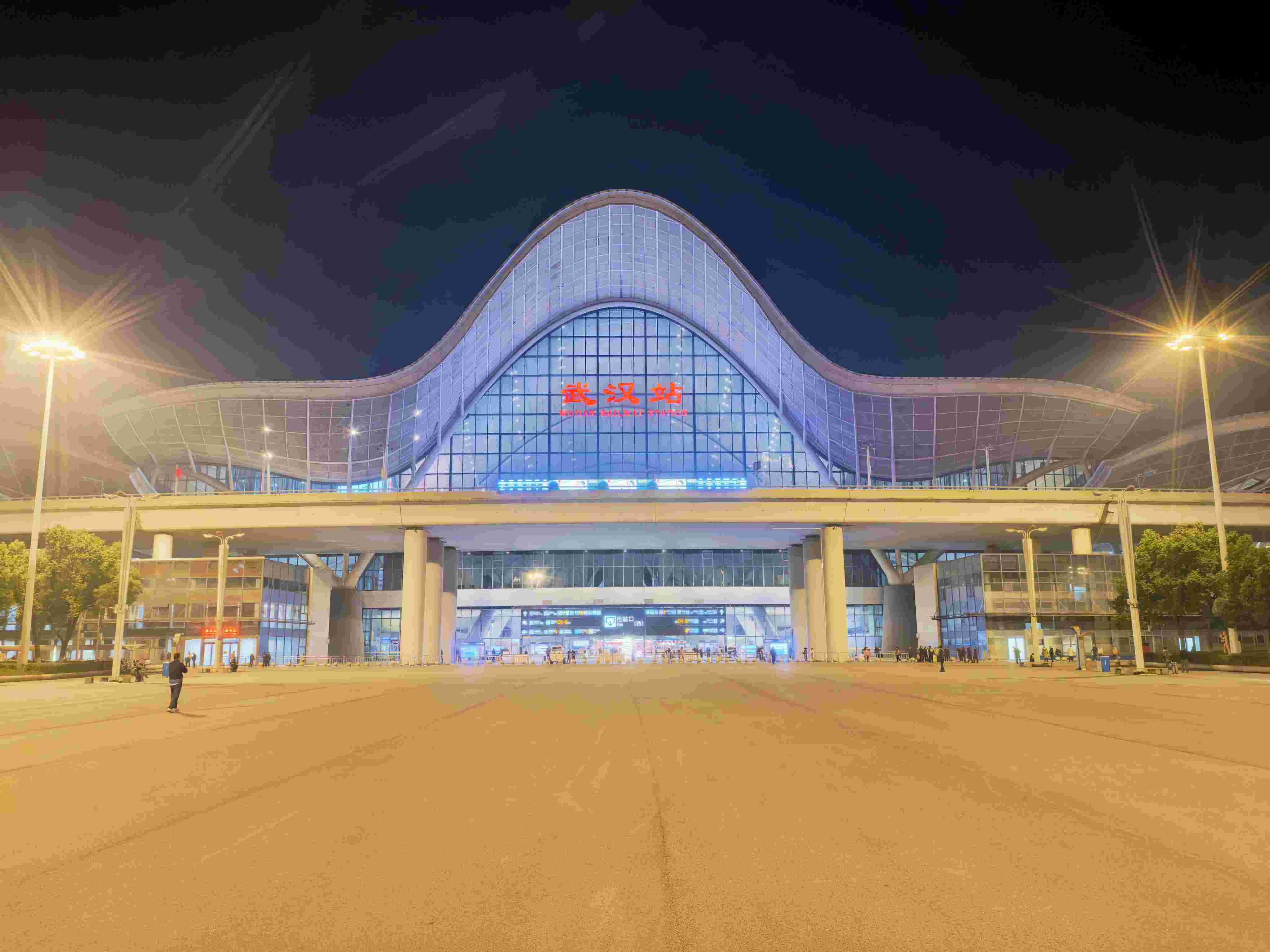 武铁持续加开夜行高铁 护航旅客春运回家路