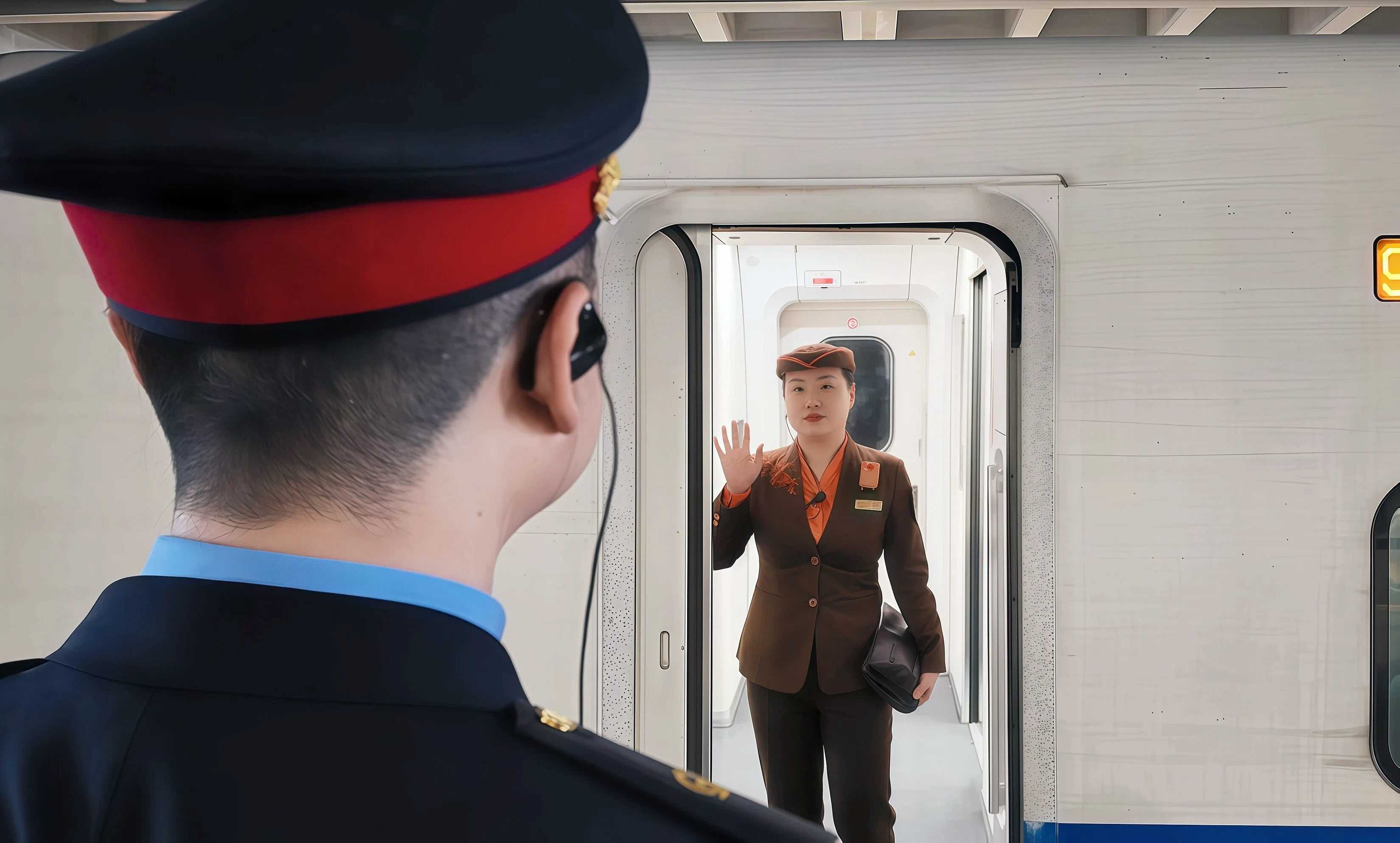 新春走基层 | 一对铁路夫妻为爱选择的&ldquo;错位&rdquo;相守