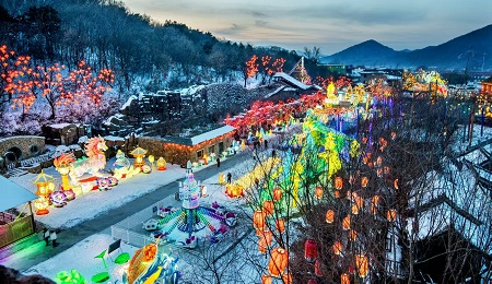 新春走基层 | 千山老院子：非遗灯彩映新春 冰雪盛宴醉游人