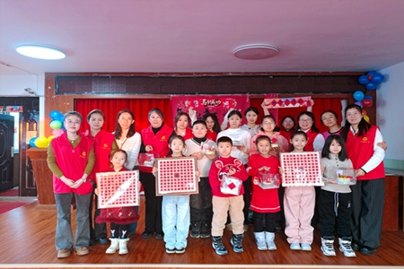 新春走基层 | 绥芬河&ldquo;把爱带回家&rdquo;：非遗敬老传温情 家国情怀润童心