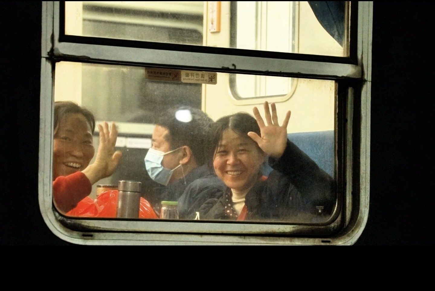 春风伴返岗！麻城站K4165务工专列启程赴东莞东