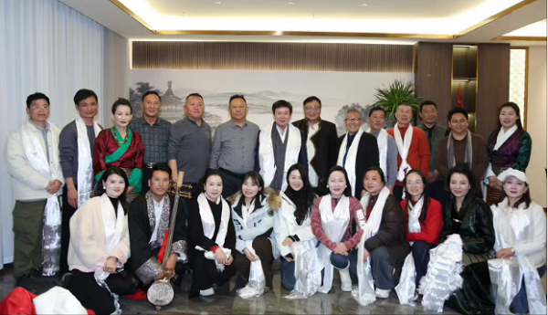 雪域重逢情愈浓，援藏初心映新程