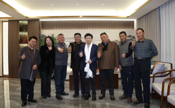 雪域重逢情愈浓，援藏初心映新程