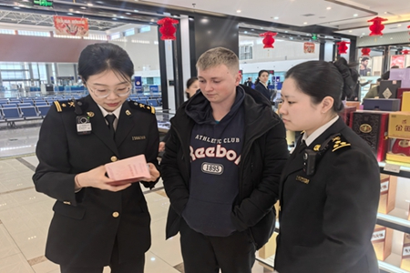 新春走基层 | 绥芬河口岸春节客货两旺