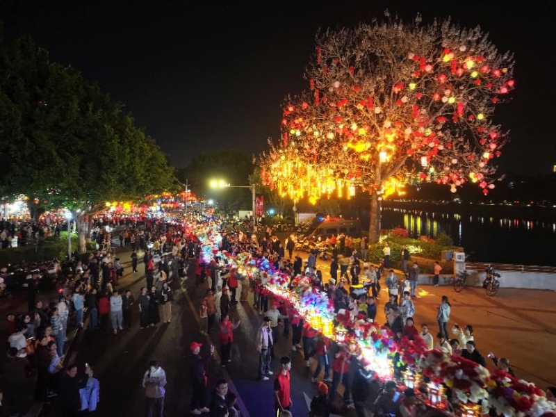 福建上杭：花灯如昼映杭城 百年民俗&ldquo;闹&rdquo;新春