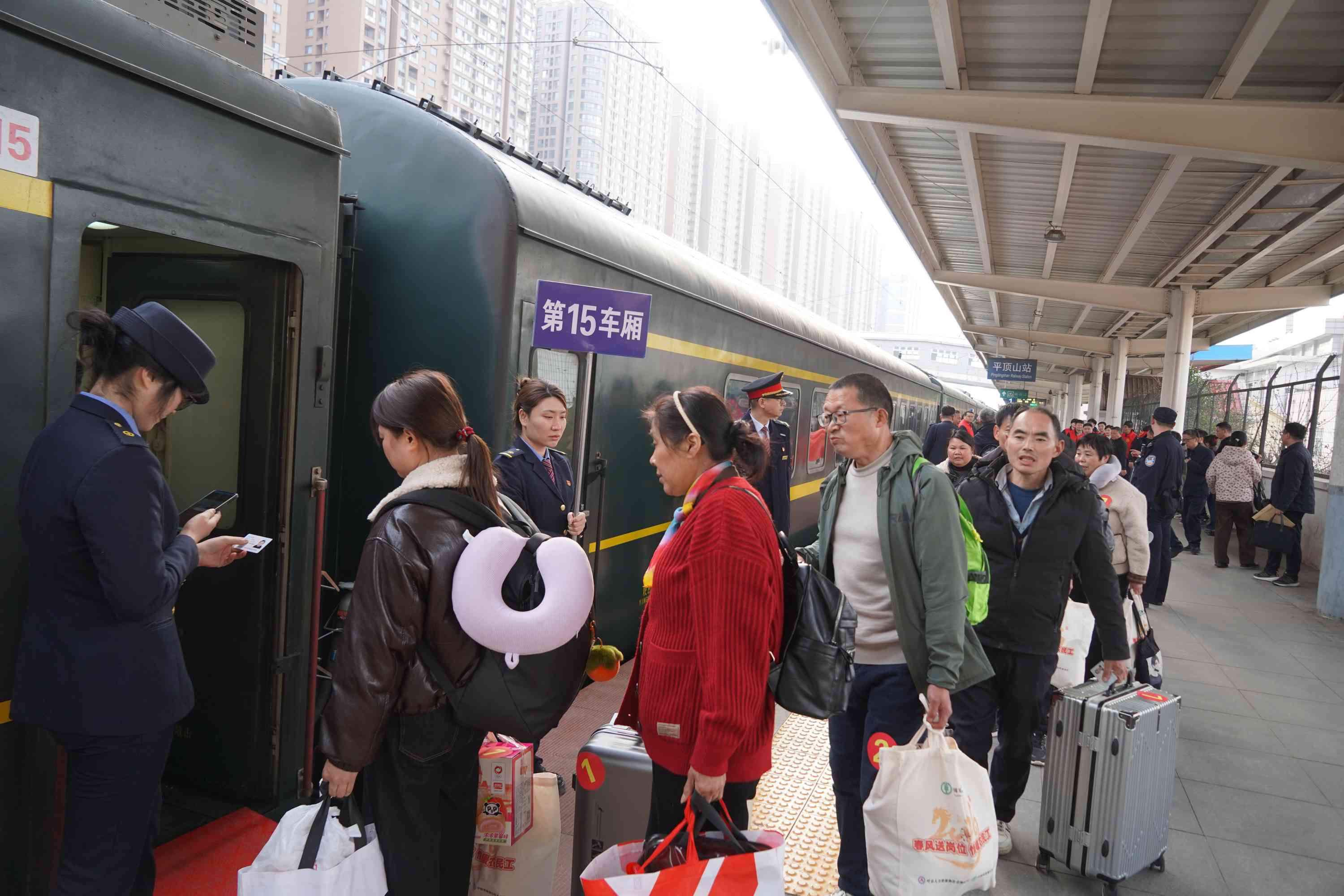 武铁管内平顶山东站&ldquo;点对点&rdquo;运输务工人员温暖返岗