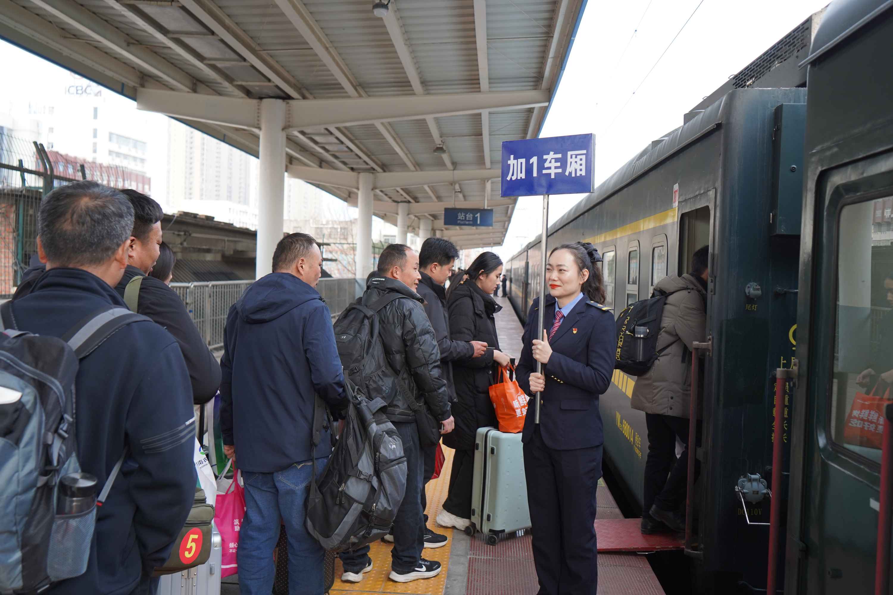 武铁管内平顶山东站&ldquo;点对点&rdquo;运输务工人员温暖返岗