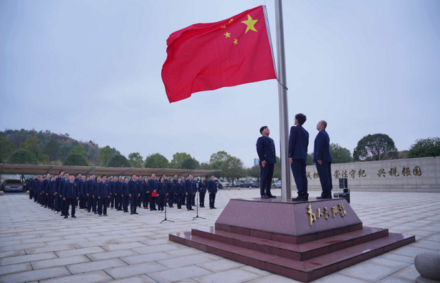 渌口税务：升旗铸魂启新程 春训砺兵开新篇