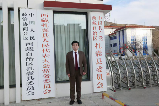 雪域情长：三十年援藏路，一生故园情