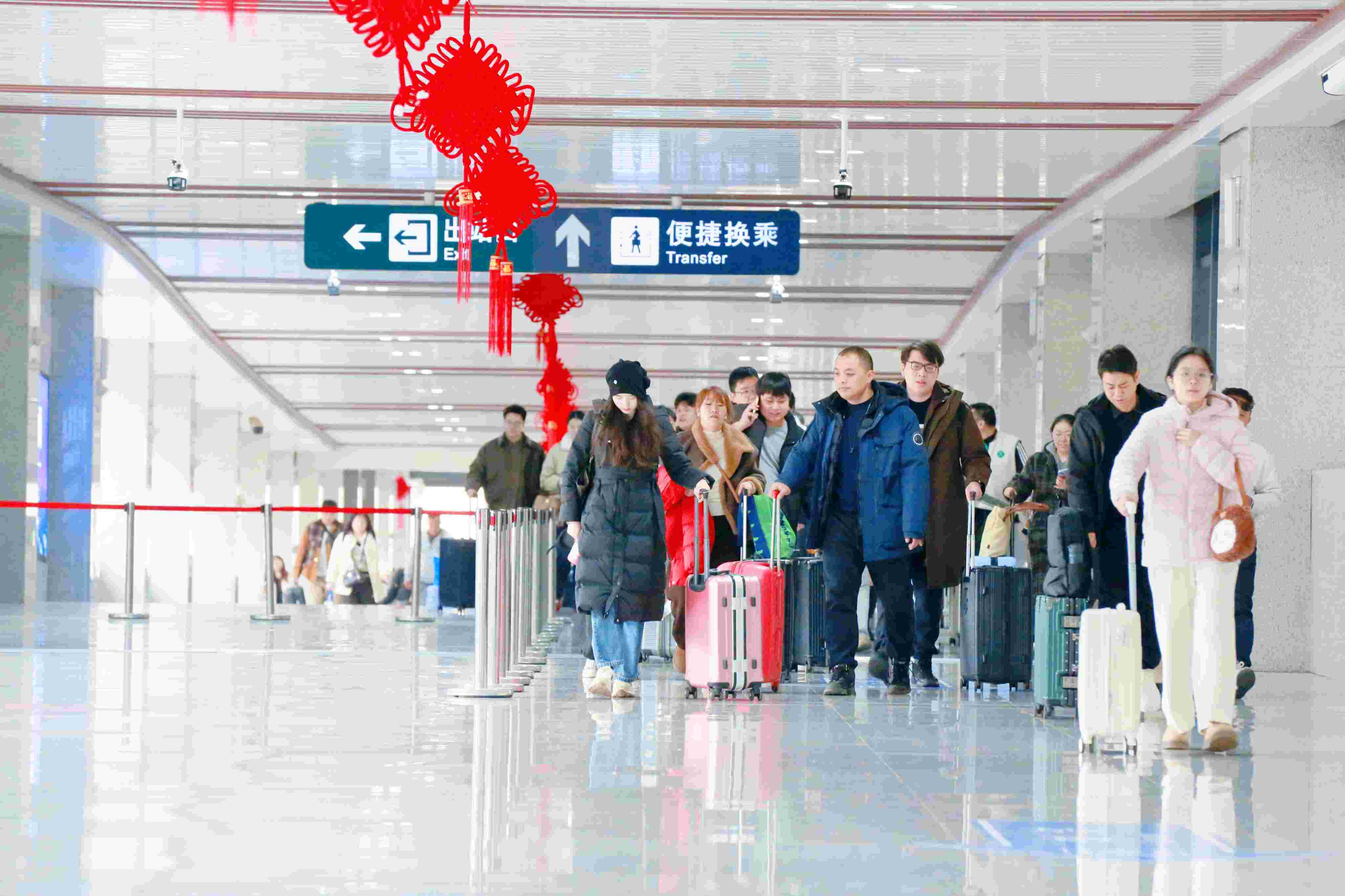 郑渝高铁串起&ldquo;冰雪链&rdquo; 激活鄂西冰雪经济新动能